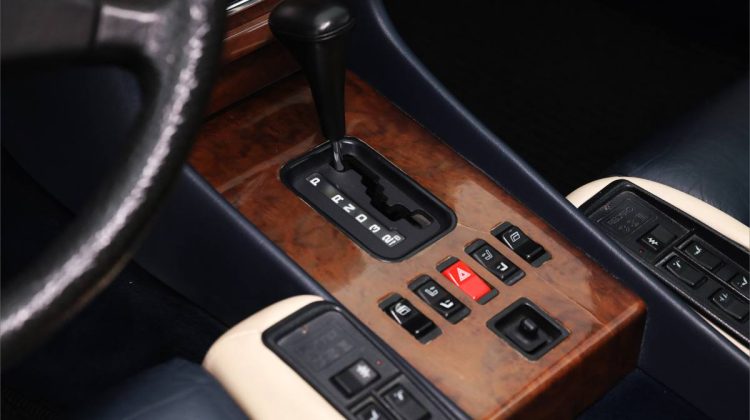 1987 Mercedes Benz SL 560 Classic | Fully Loaded | Well Maintained | 5.6L V8