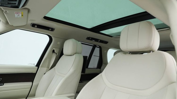 2023 Range Rover Vouge SE P400 Autobiography | GCC | Warranty | Service Contract | Low Mileage