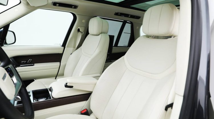 2023 Range Rover Vouge SE P400 Autobiography | GCC | Warranty | Service Contract | Low Mileage