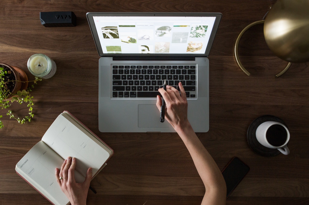 Choosing a Headless CMS for Your Website to Improve Omnichannel Customer Experience